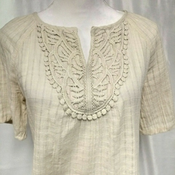 IZOD Ceam Crochet Detail V-Neck Pull Over Short Sleeve Waist Length Top - Picture 2 of 5